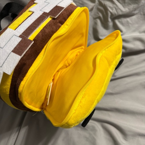 Minecraft bee plush backpack - Picture 3 of 5